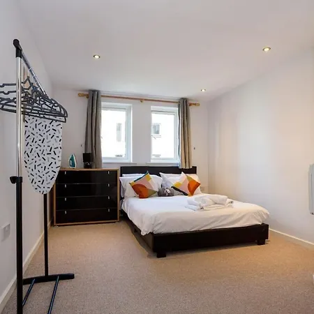 Lovely 2 Bed 2 Bathroom Apartment Manchester