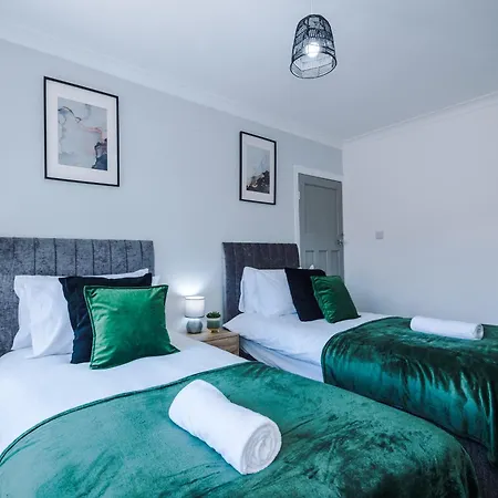 Stunning 3-bed In By 53 Degrees Property, Ideal For Contractor Groups & Long-term Business, Free Parking - Sleeps 7! Manchester
