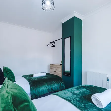 Stunning 3-bed In By 53 Degrees Property, Ideal For Contractor Groups & Long-term Business, Free Parking - Sleeps 7! * Manchester