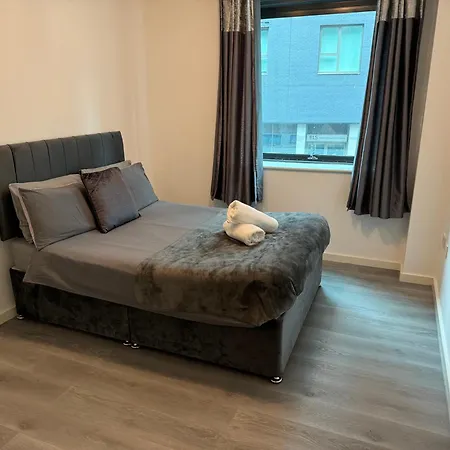 Spacious 2 Double Bedroom Near Centre, Salford Manchester