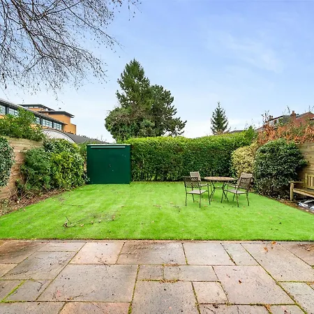 Semesterbostad Pass The Keys Spacious 4-bedroom House With Games In Leafy Didsbury Manchester