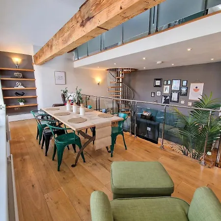 3 Bed Piccadilly Duplex Centre Сasa de vacaciones *