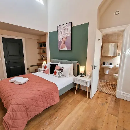 3 Bed Piccadilly Duplex Centre Сasa de vacaciones Mánchester