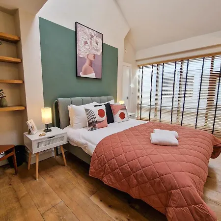3 Bed Piccadilly Duplex Centre Сasa de vacaciones *