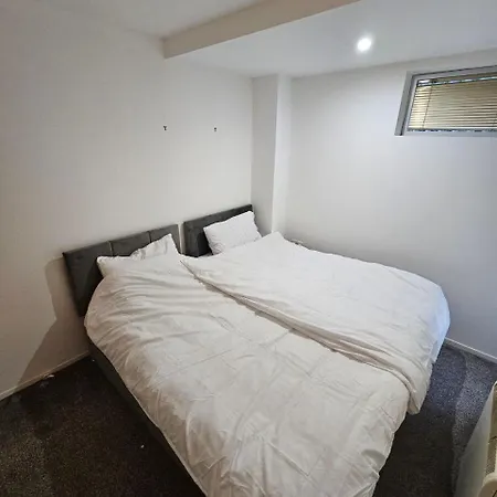 Apartment Two Bedrooms In Salford Manchester