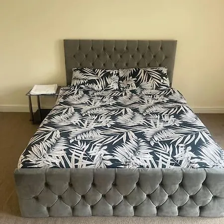 Stylish Large 3 Bedroom In شقة