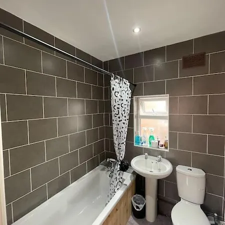 Апартаменты Stylish Large 3 Bedroom In *