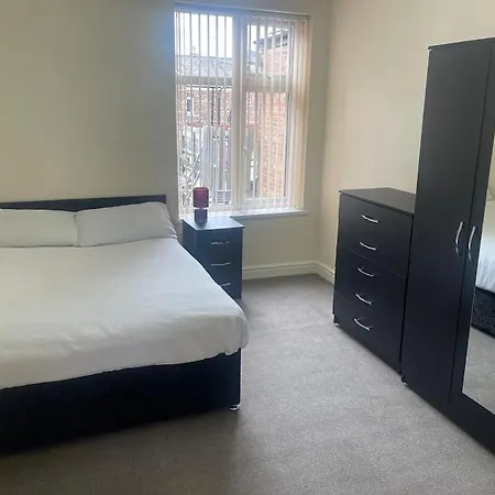 Апартаменты Stylish Large 3 Bedroom In *