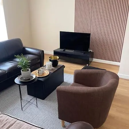 Stylish Large 3 Bedroom In Апартаменты Манчестер