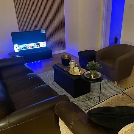Stylish Large 3 Bedroom In Manchester