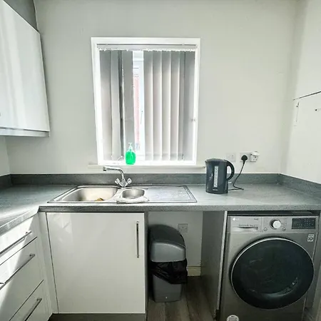 Roomy 3-bed With Complimentary Parking Apartmán