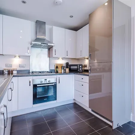 Stunning House In For Business & Leisure - Wi-fi & Parking By Purestay Serviced Villa Mánchester