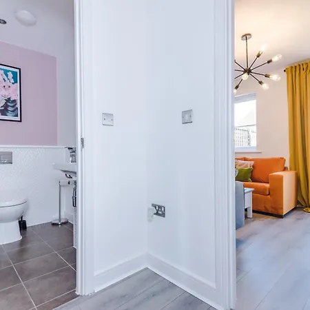 فيلة Stunning House In For Business & Leisure - Wi-fi & Parking By Purestay Serviced مانشستر