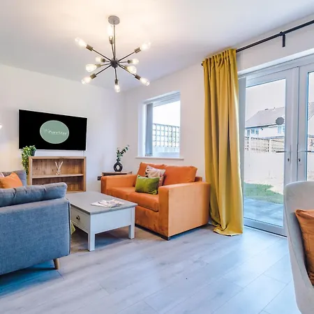 Stunning House In For Business & Leisure - Wi-fi & Parking By Purestay Serviced Villa *