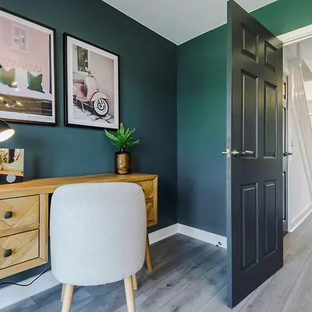 Designer House: Stadium-adjacent * Manchester