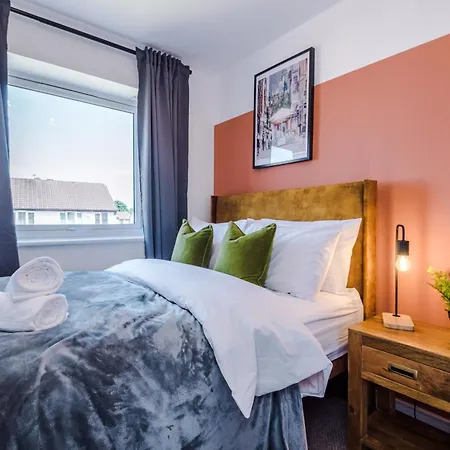 Stunning House In For Business & Leisure - Wi-fi & Parking By Purestay Serviced