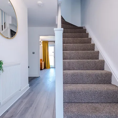 Stunning House In For Business & Leisure - Wi-fi & Parking By Purestay Serviced Mánchester