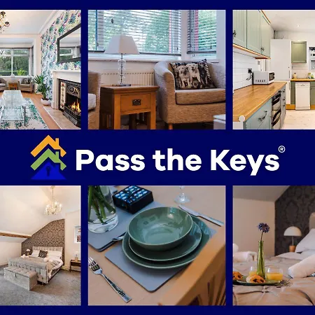 Spacious Near United Stadium - Pass The Keys *