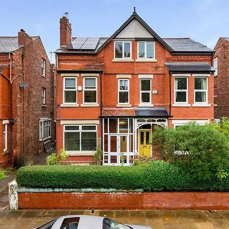Pass The Keys Old Trafford 4-bedroom Retreat Near United & Centre - Family-friendly Manchester