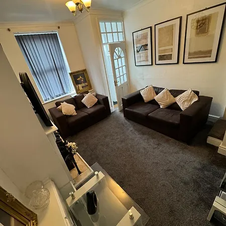 Lovely + Free Parking Holiday home