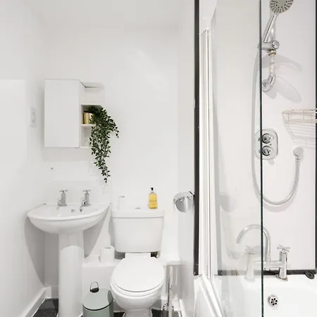 Free Parking - Immaculate 1bd Flat - Salford Quays Apartment *