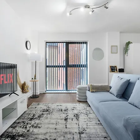 Modern Near Centre Apartment *