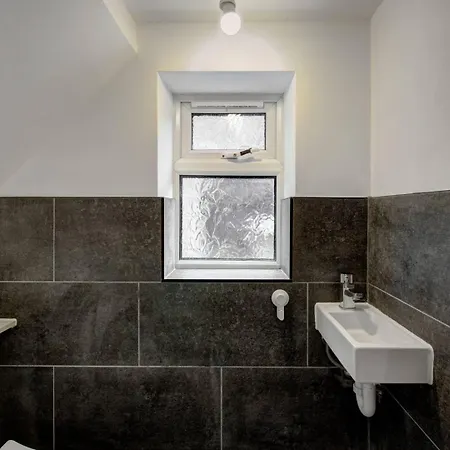 Stylish Family In Old Trafford, - Pass The Keys * Manchester