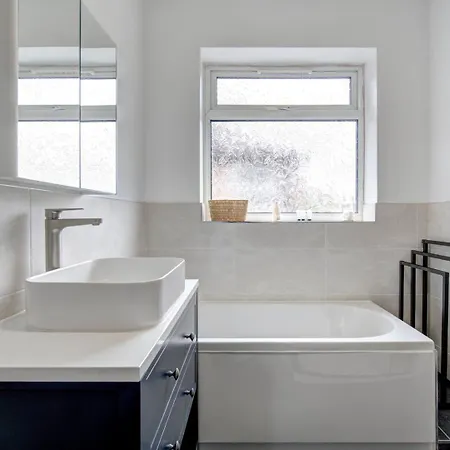 Stylish Family In Old Trafford, - Pass The Keys Manchester