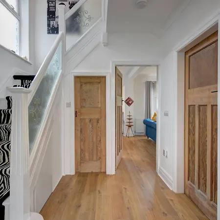 Stylish Family In Old Trafford, - Pass The Keys Holiday home Manchester