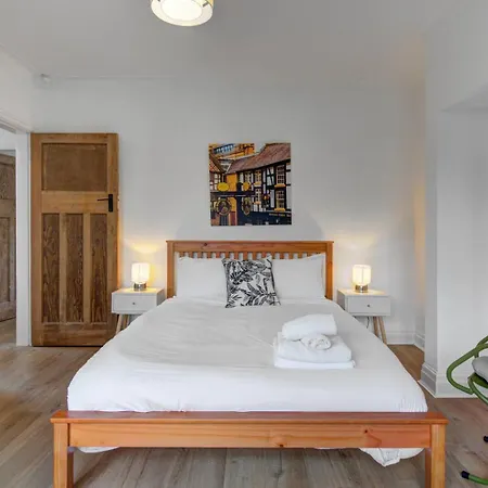 Holiday home Stylish Family In Old Trafford, - Pass The Keys Manchester