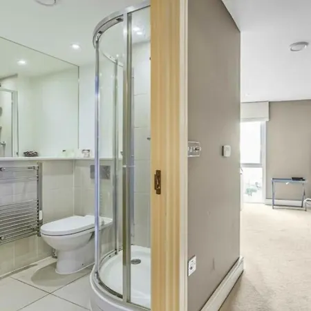 Large 4 Bed Flat *