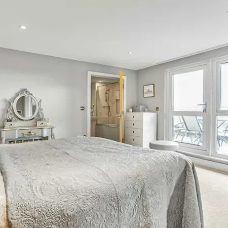 Apartament Large 4 Bed Flat *