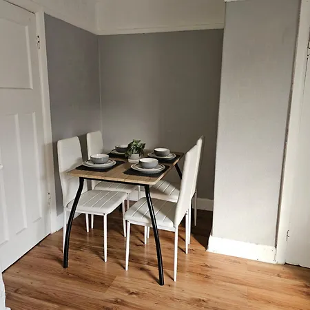 Bright 4-bed House 15 Min To Centre *