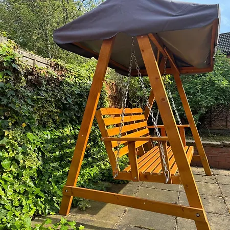 Modern Home, Beautiful Spacious Garden, Centre Netflix Holiday home