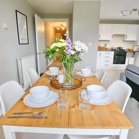 Pass The Keys Stylish Flat With Parking Close To Coop Arena 아파트 *