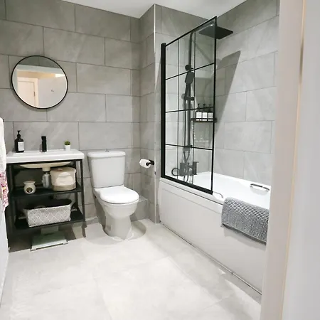 Pass The Keys Stylish Flat With Parking Close To Coop Arena マンチェスター