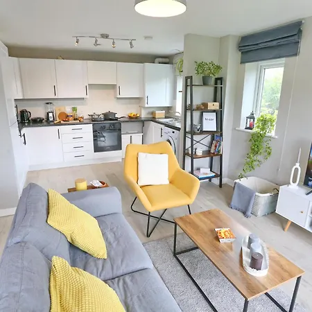 アパート Sunny Apartment - 8 Mins Drive To Coop Arena - Pass The Keys マンチェスター
