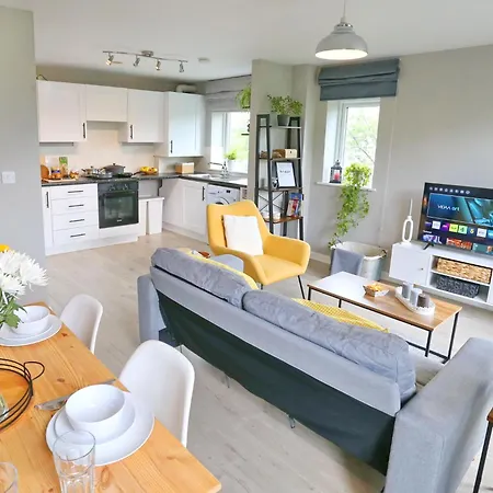 Pass The Keys Stylish Flat With Parking Close To Coop Arena 아파트 *
