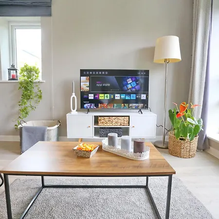 Sunny Apartment - 8 Mins Drive To Coop Arena - Pass The Keys アパート *