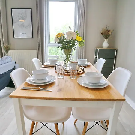 Pass The Keys Stylish Flat With Parking Close To Coop Arena 아파트