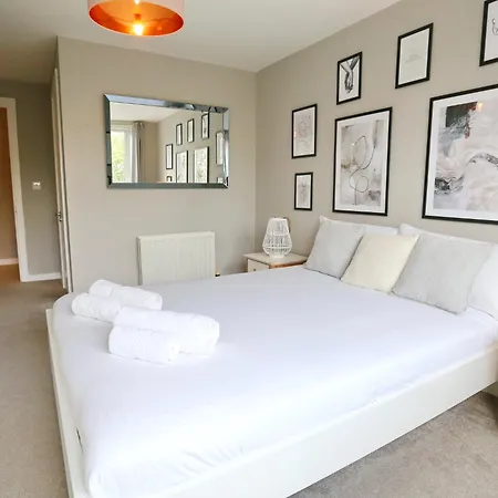 Pass The Keys Stylish Flat With Parking Close To Coop Arena アパート