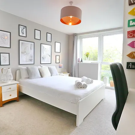 아파트 Pass The Keys Stylish Flat With Parking Close To Coop Arena *