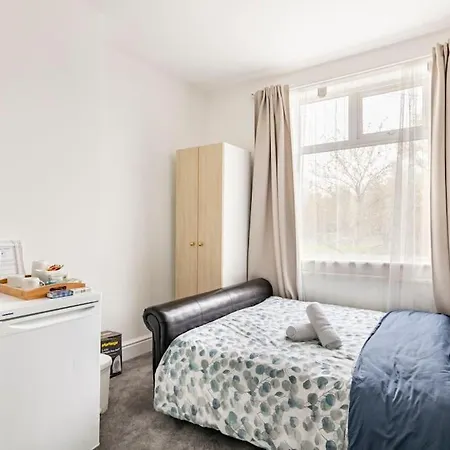 Проживание в семье A Lovely And Comfortable Манчестер