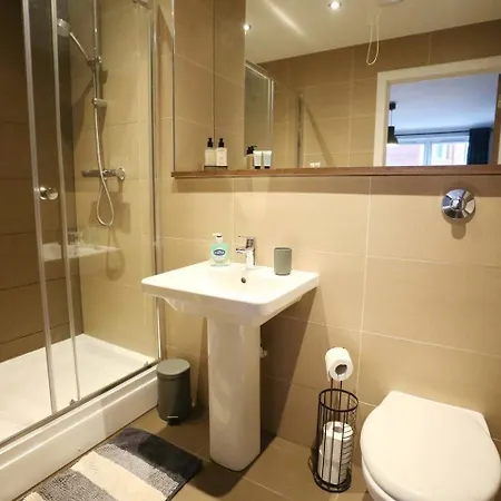 Apartment Stunning Flat Mins From Shops Centre Pass The Keys
