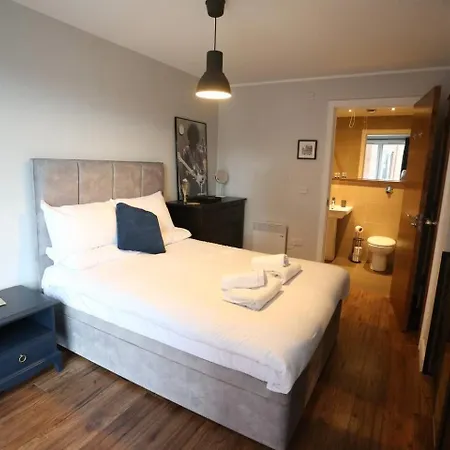 Apartment Stunning Flat Mins From Shops Centre Pass The Keys