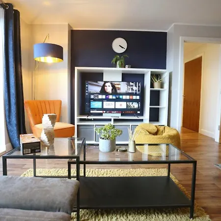 Apartment Stunning Flat Mins From Shops Centre Pass The Keys *