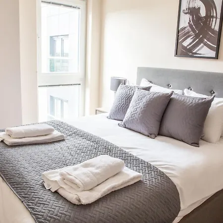 Stunning 2 Bedroom Apartament