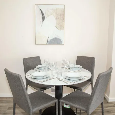 Fabulous 2 Bedroom Apartament