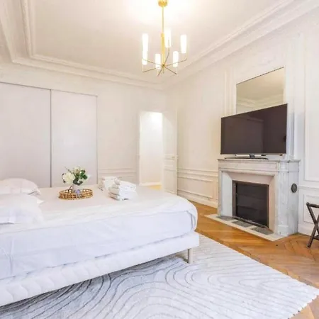 3 Bedroom Brown Apartment Manchester