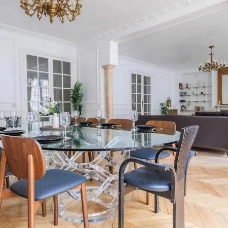 3 Bedroom Brown Apartment Manchester